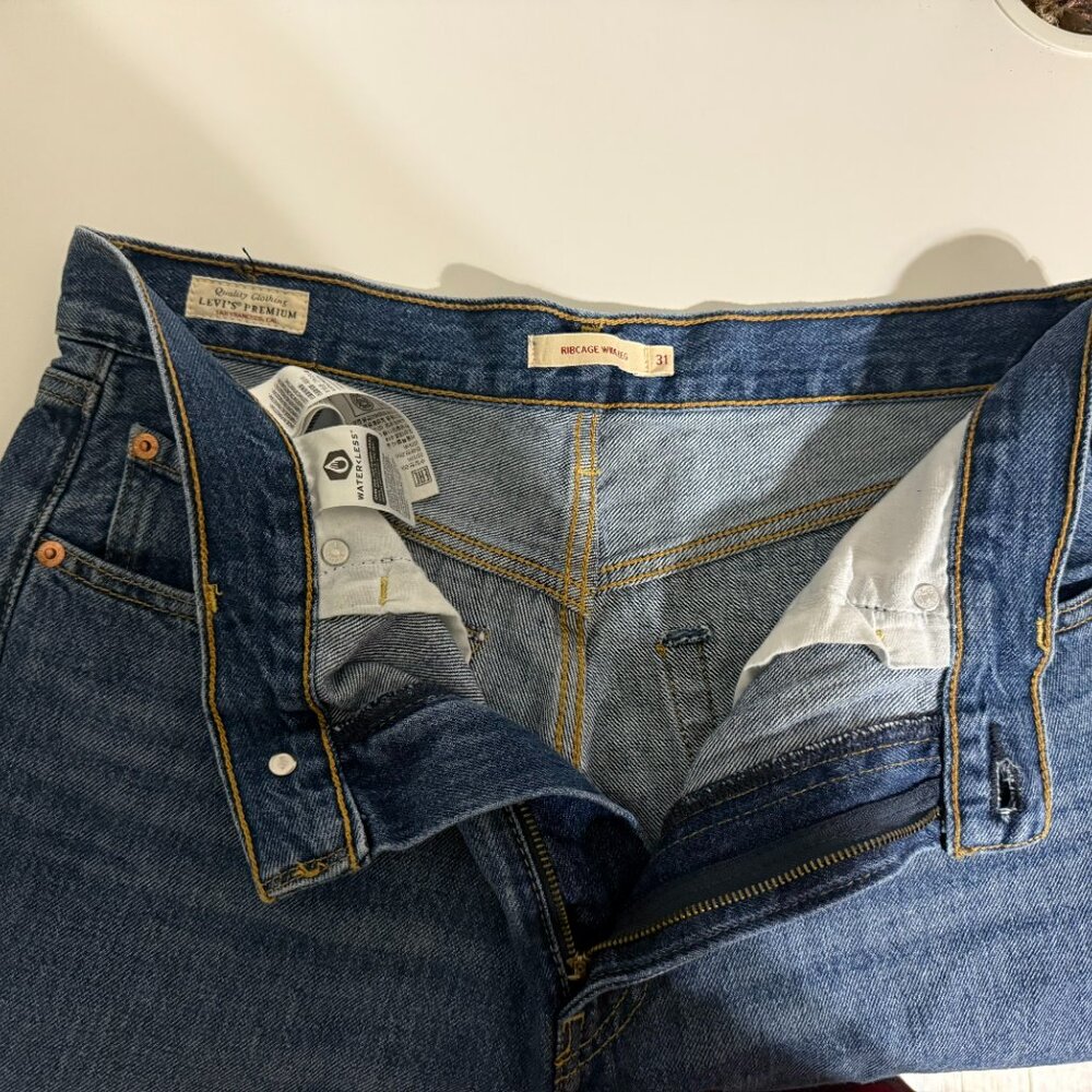 Brand New W/O Tags Women Levi's Jeans - Picture 6 of 7